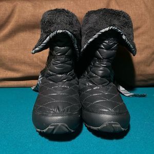 Black North Face Boots​